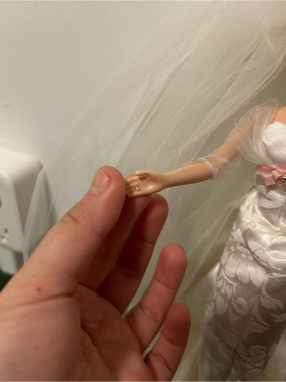 2002 Sophisticated Wedding Barbie – The Bridal Collection #53370 - Picture 3 of 12